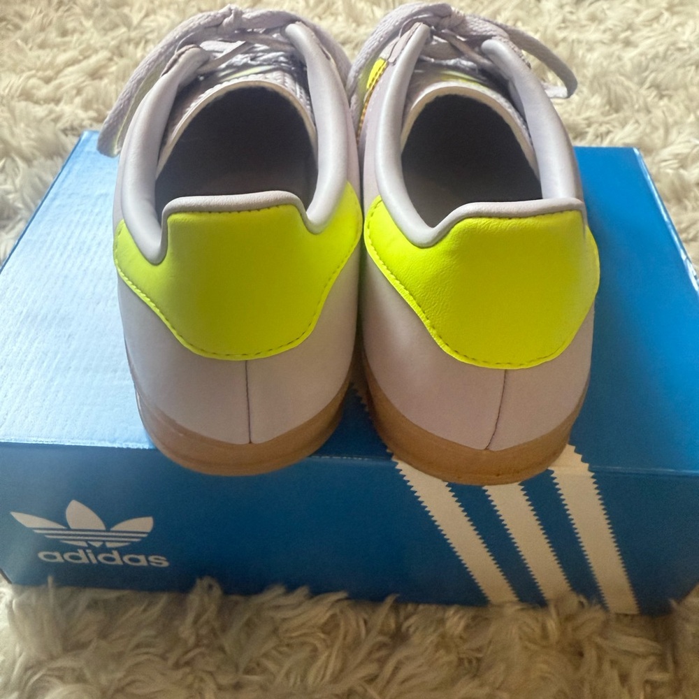 adidas Women's Sneakers in Light Gray and Neon Yellow - Picture 4 of 8